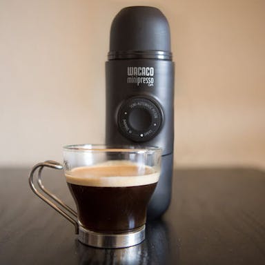 Wacaco Minipresso NS - portable espresso machine - Espresso to go - cup