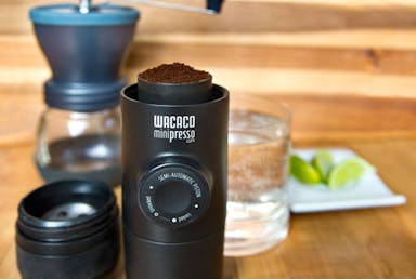 Wacaco Minipresso GR - portable espresso machine - Espresso to go - gemalen koffie